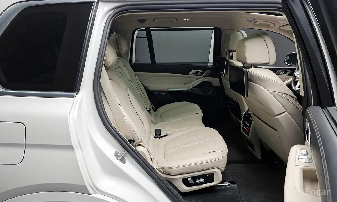 Фото 11 - BMW X7