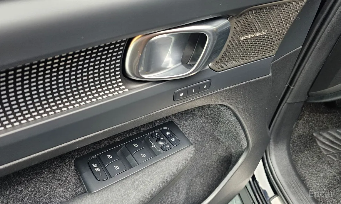 Фото 10 - Volvo XC40