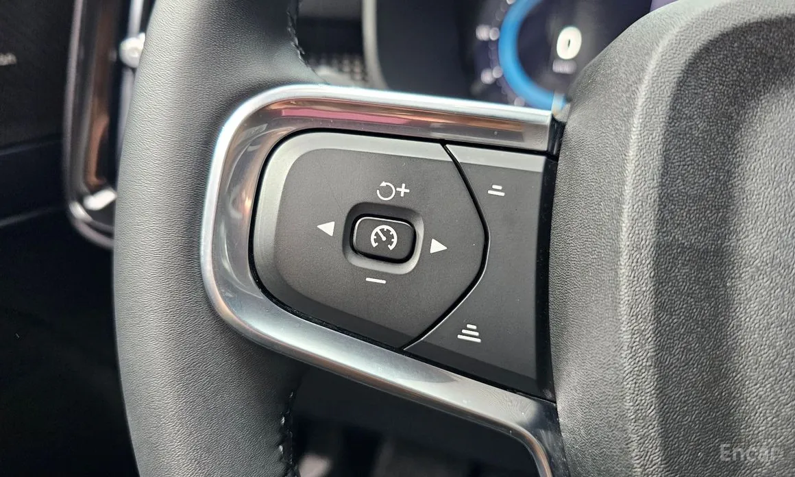 Фото 11 - Volvo XC40