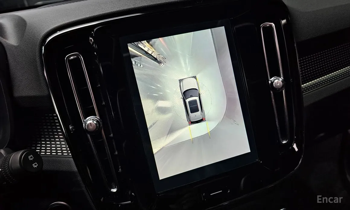 Фото 13 - Volvo XC40