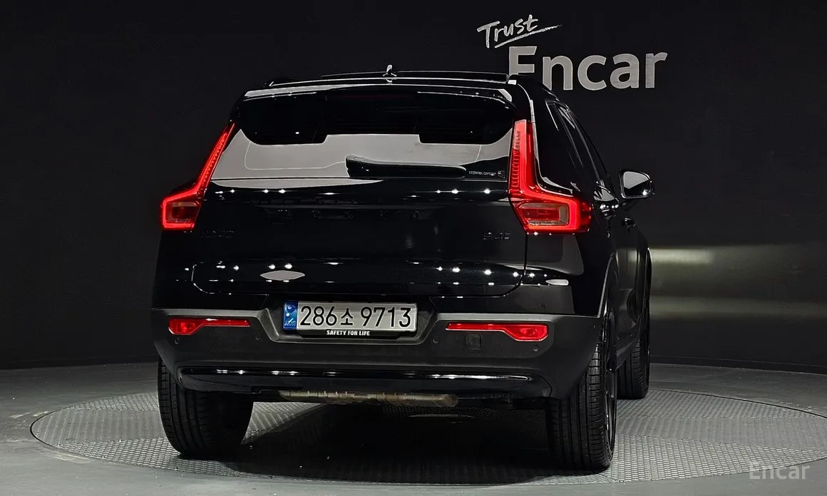 Фото 4 - Volvo XC40