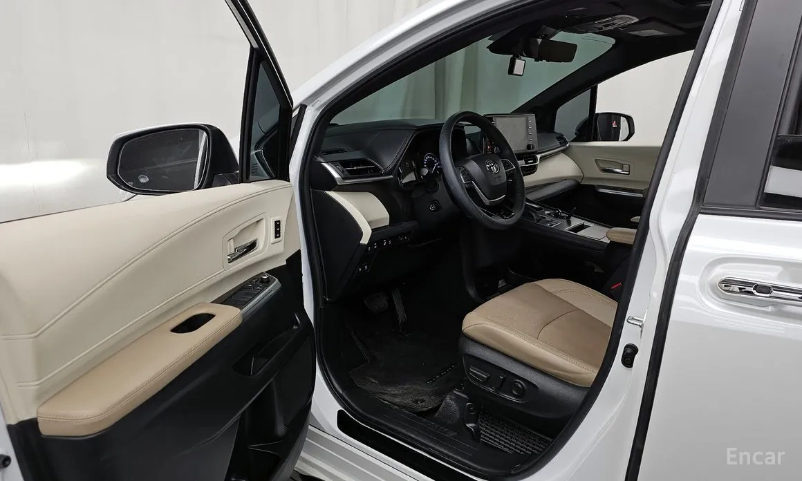 Фото 10 - Toyota Sienna