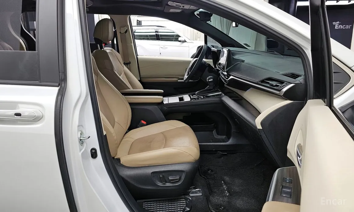 Фото 11 - Toyota Sienna