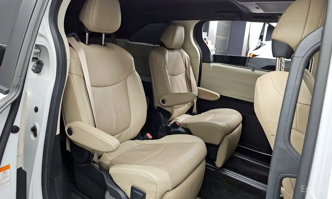 Фото 12 - Toyota Sienna