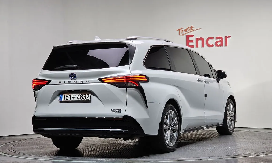 Фото 2 - Toyota Sienna