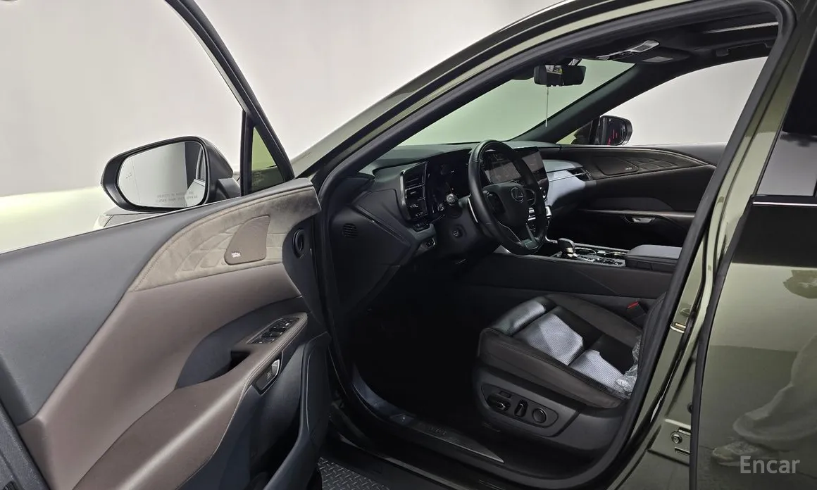 Фото 10 - Lexus RX