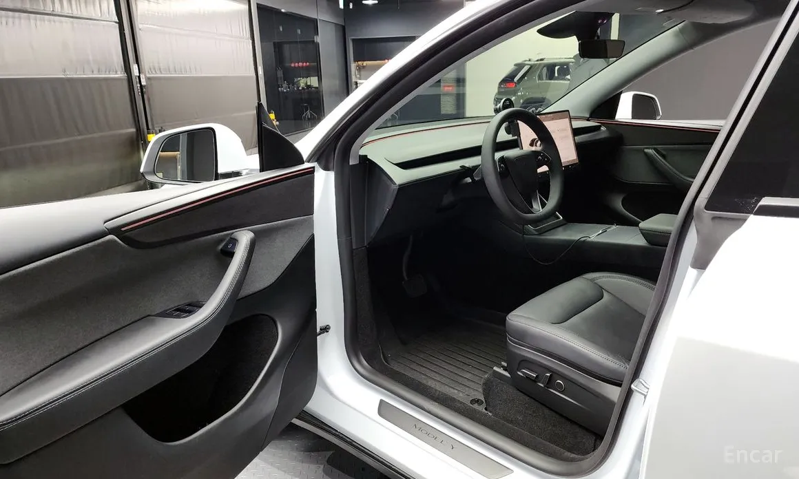 Фото 10 - Tesla Model Y