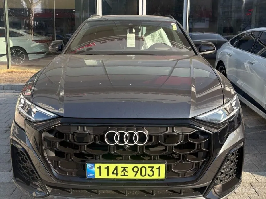 Фото 1 - Audi Q8