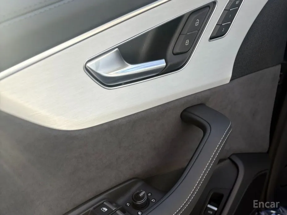 Фото 10 - Audi Q8