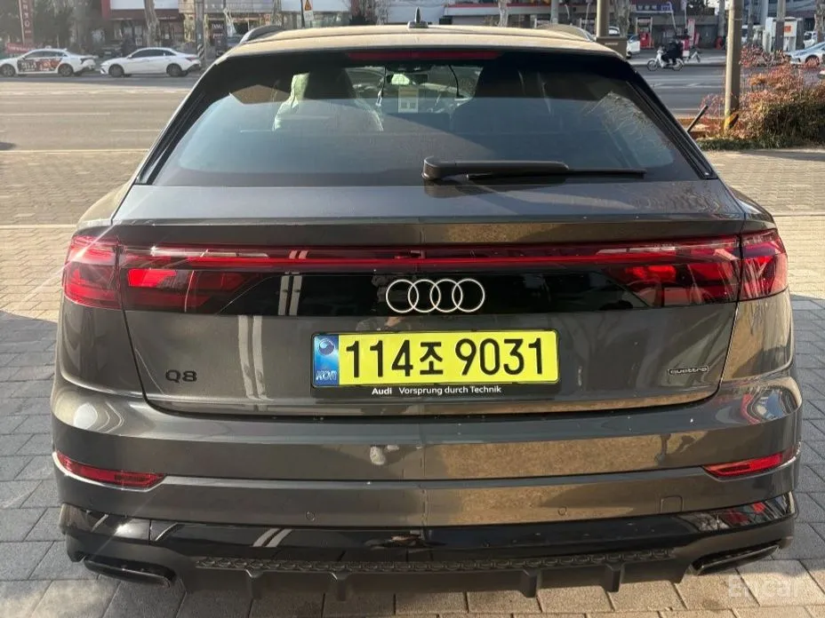 Фото 2 - Audi Q8