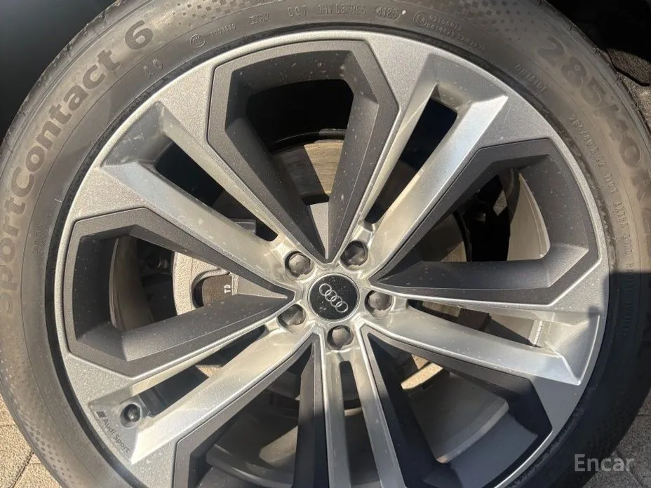 Фото 6 - Audi Q8