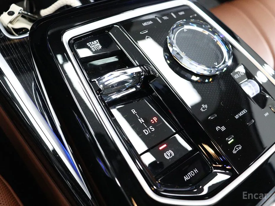 Фото 8 - BMW 7 Series