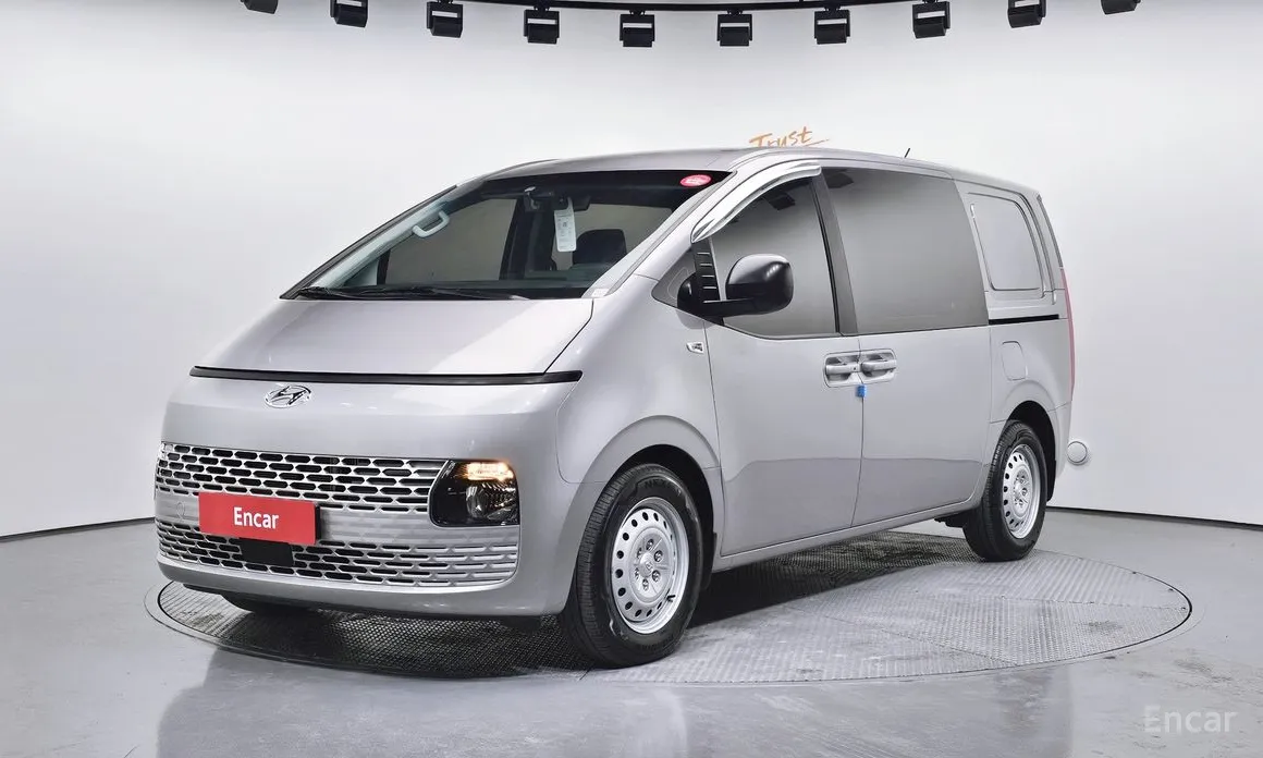 Фото 1 - Hyundai Staria