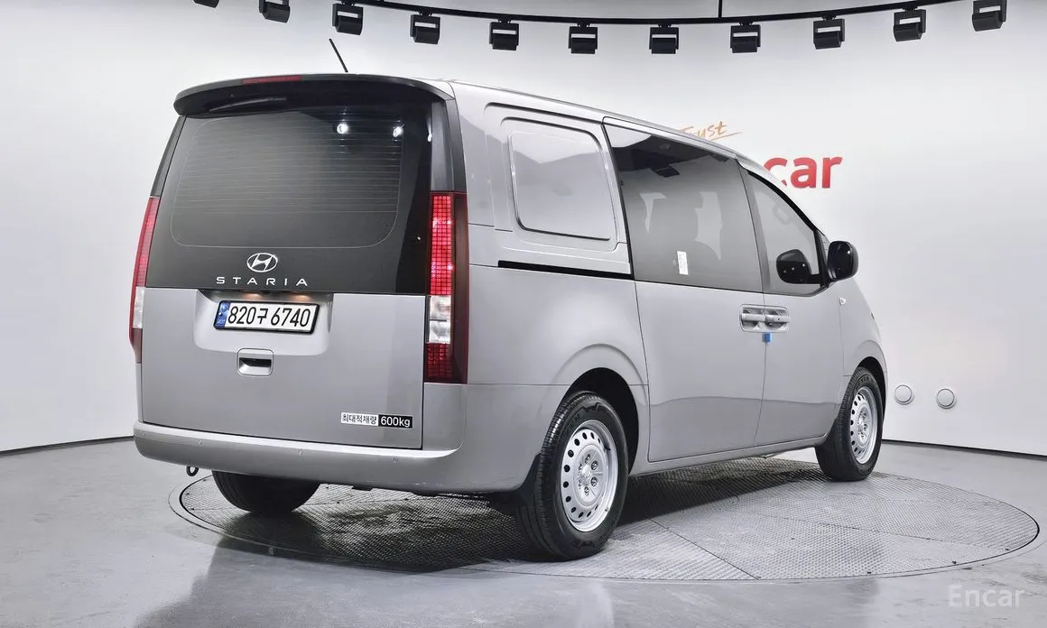 Фото 2 - Hyundai Staria