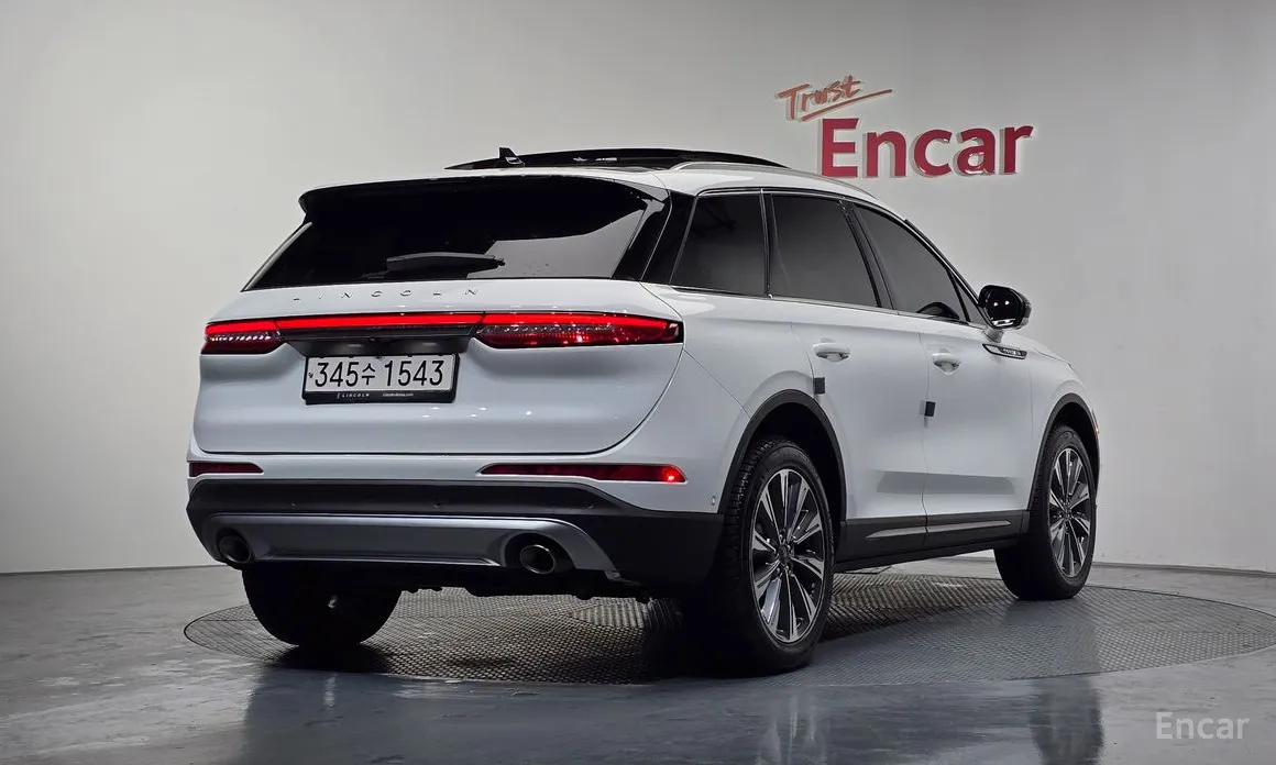 Фото 2 - Lincoln Corsair