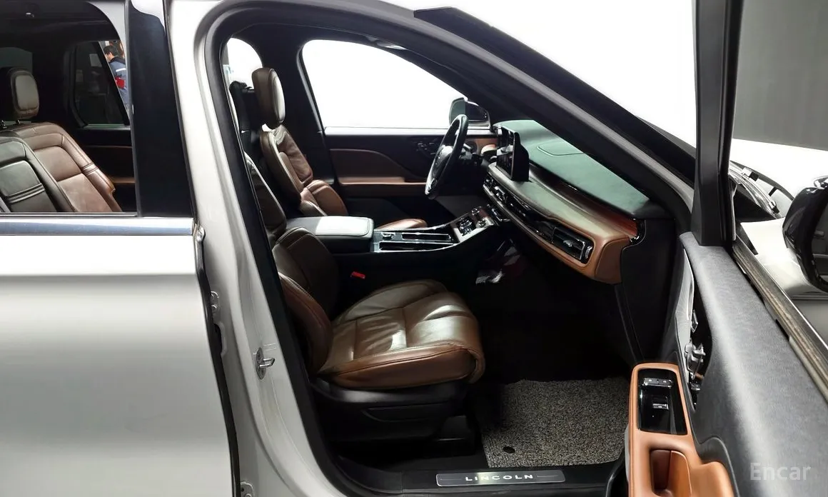 Фото 11 - Lincoln Aviator