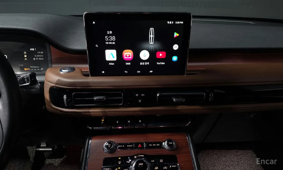 Фото 14 - Lincoln Aviator