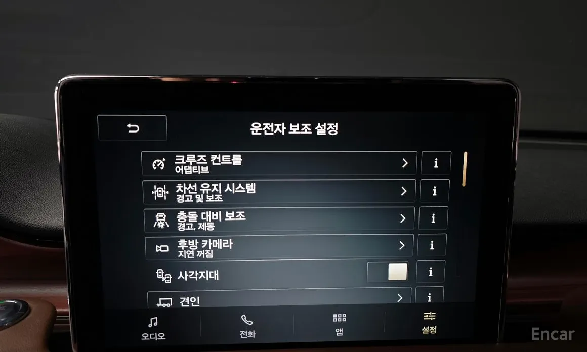 Фото 16 - Lincoln Aviator