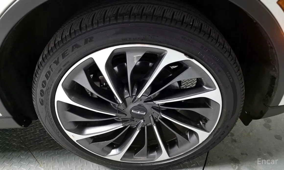 Фото 5 - Lincoln Aviator