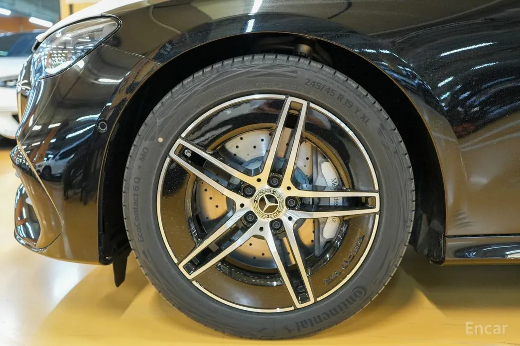 Фото 4 - Mercedes-Benz E-Class