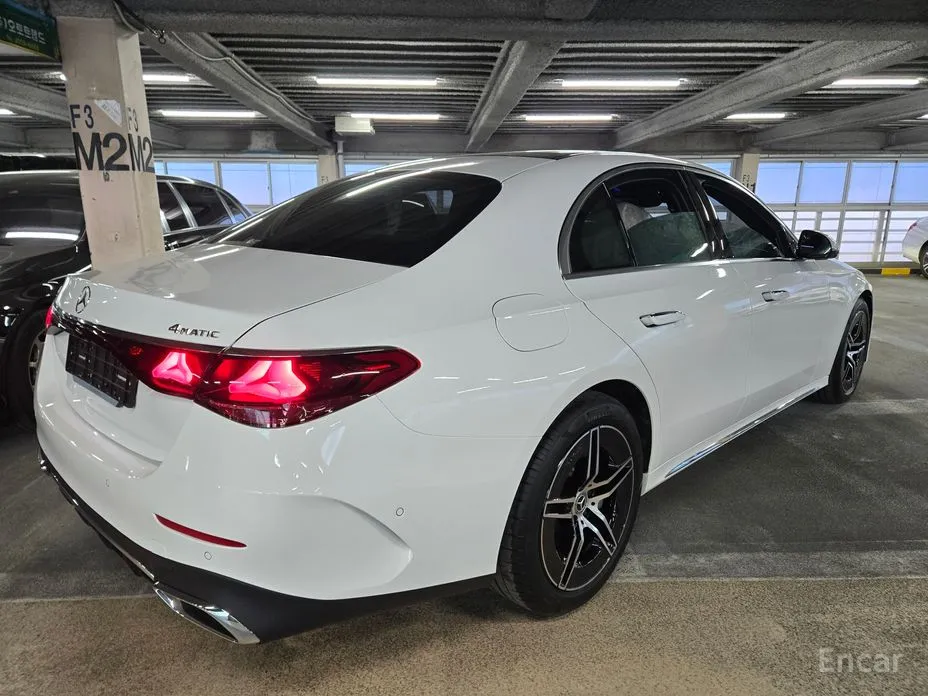 Фото 10 - Mercedes-Benz E-Class