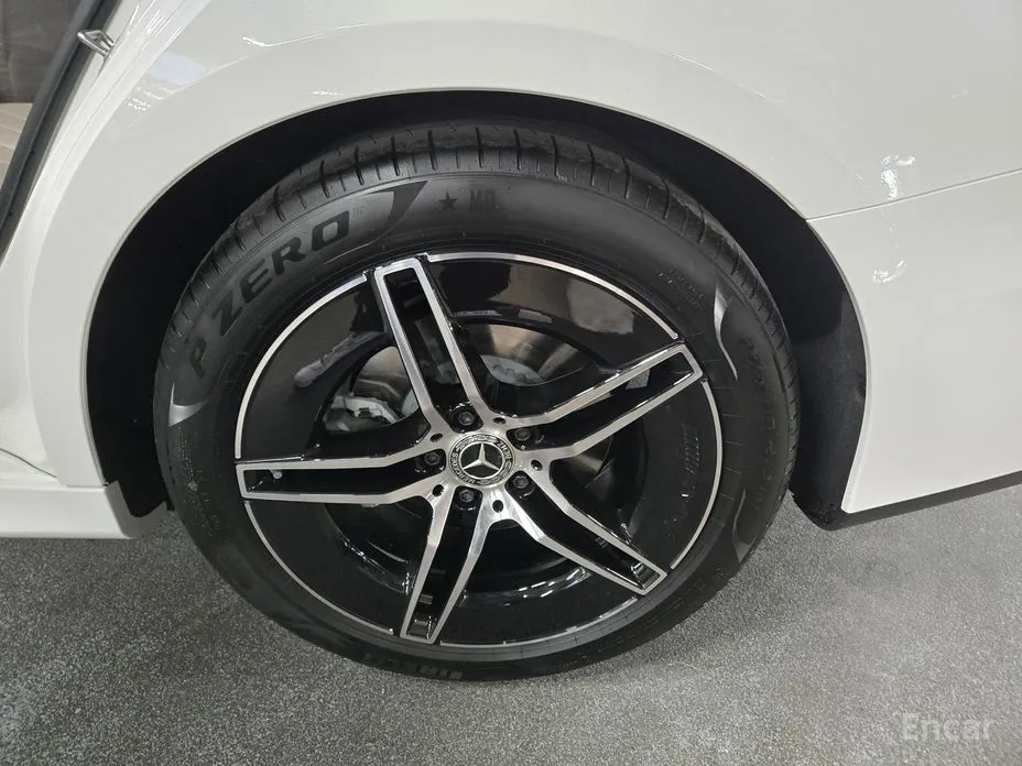 Фото 3 - Mercedes-Benz E-Class