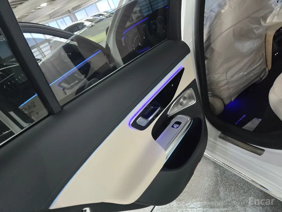 Фото 4 - Mercedes-Benz E-Class