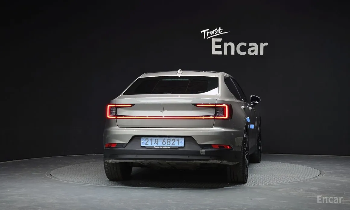 Фото 4 - Polestar 2
