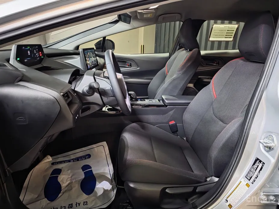 Фото 10 - Toyota Prius