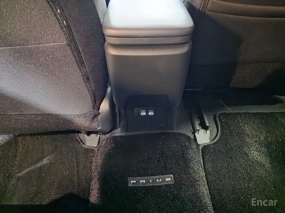 Фото 16 - Toyota Prius