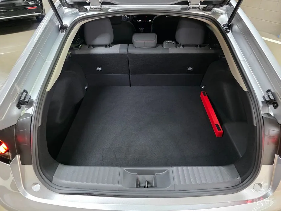 Фото 17 - Toyota Prius