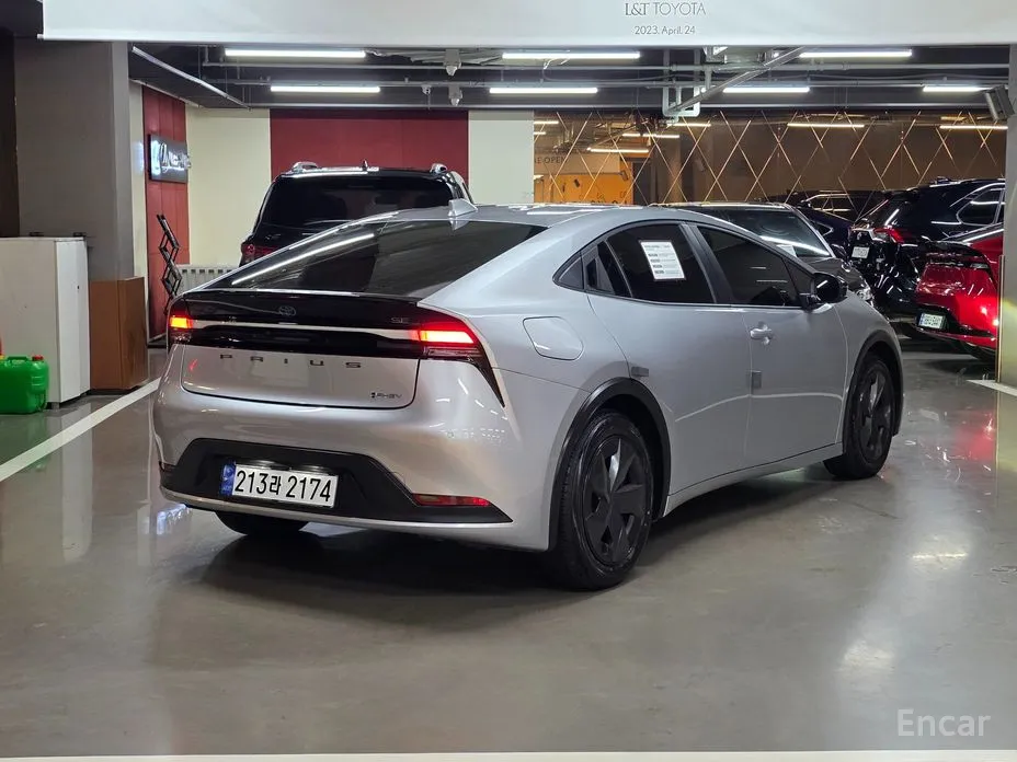 Фото 2 - Toyota Prius