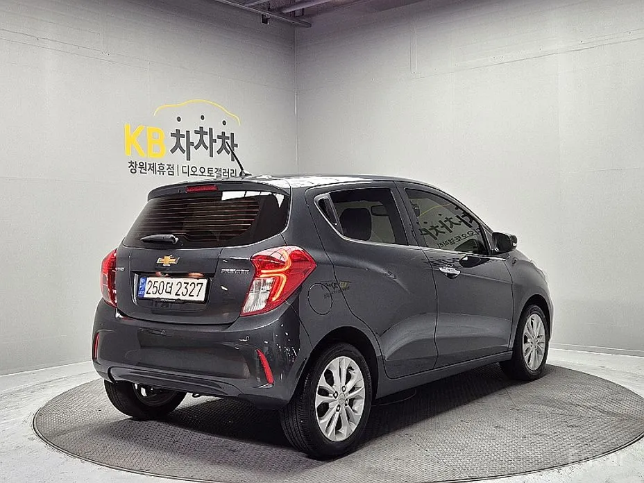 Фото 2 - Chevrolet Spark