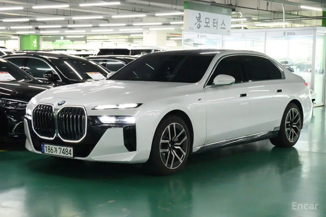 Фото 3 - BMW 7 Series
