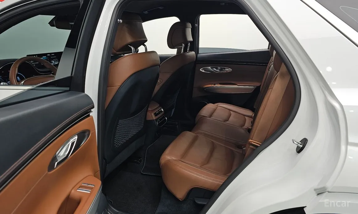 Фото 12 - Genesis GV70