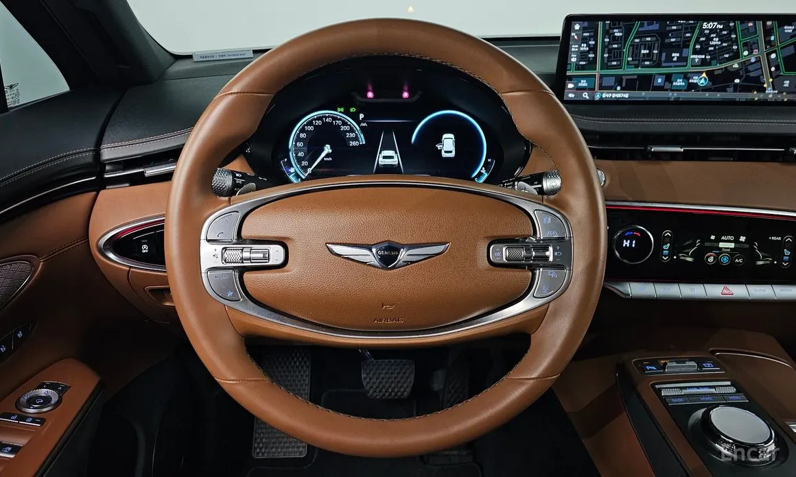 Фото 13 - Genesis GV70