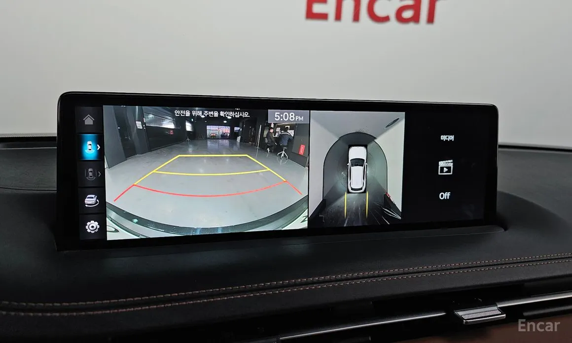 Фото 15 - Genesis GV70