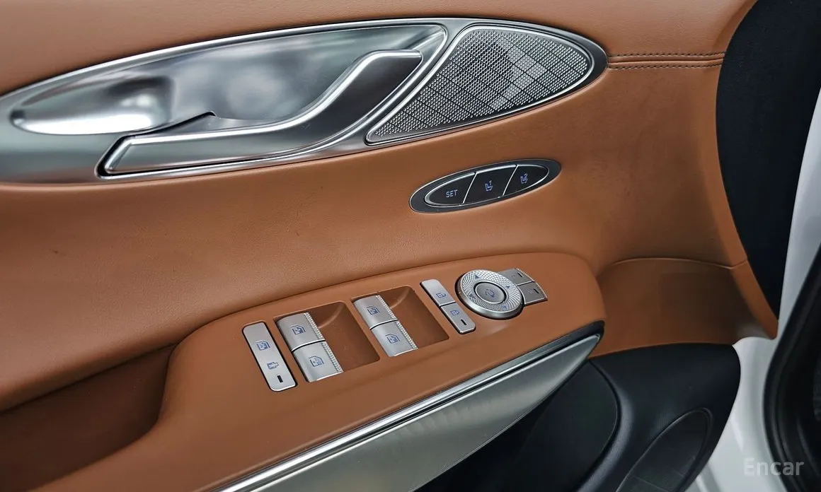 Фото 17 - Genesis GV70