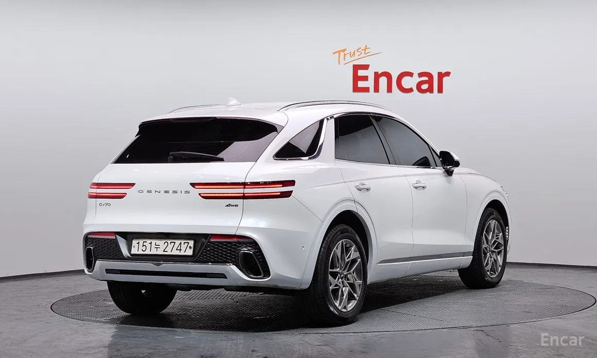 Фото 2 - Genesis GV70