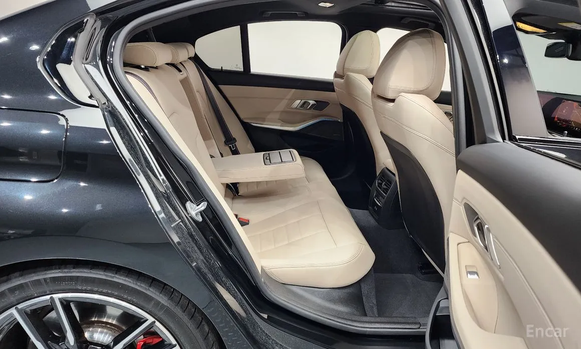 Photo 12 - BMW 3 Series