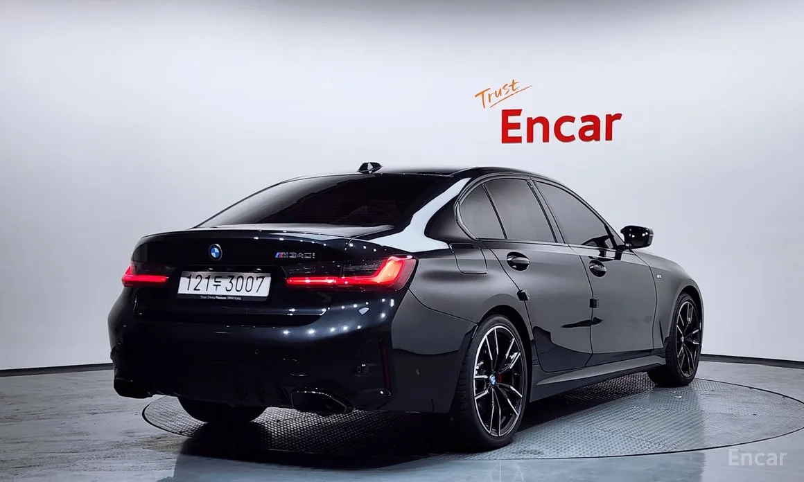 Photo 2 - BMW 3 Series