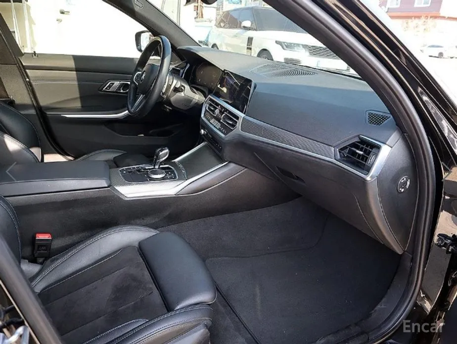 Photo 13 - BMW 3 Series