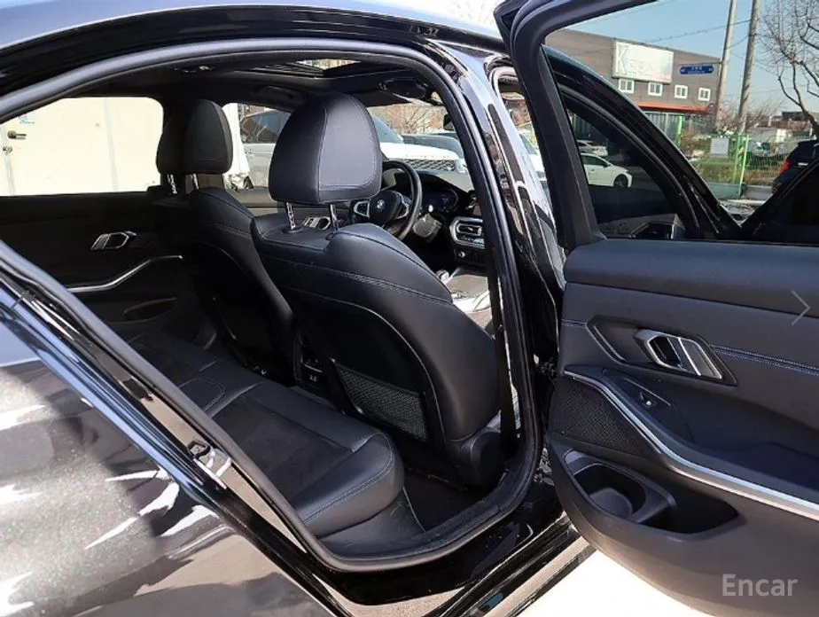 Photo 14 - BMW 3 Series