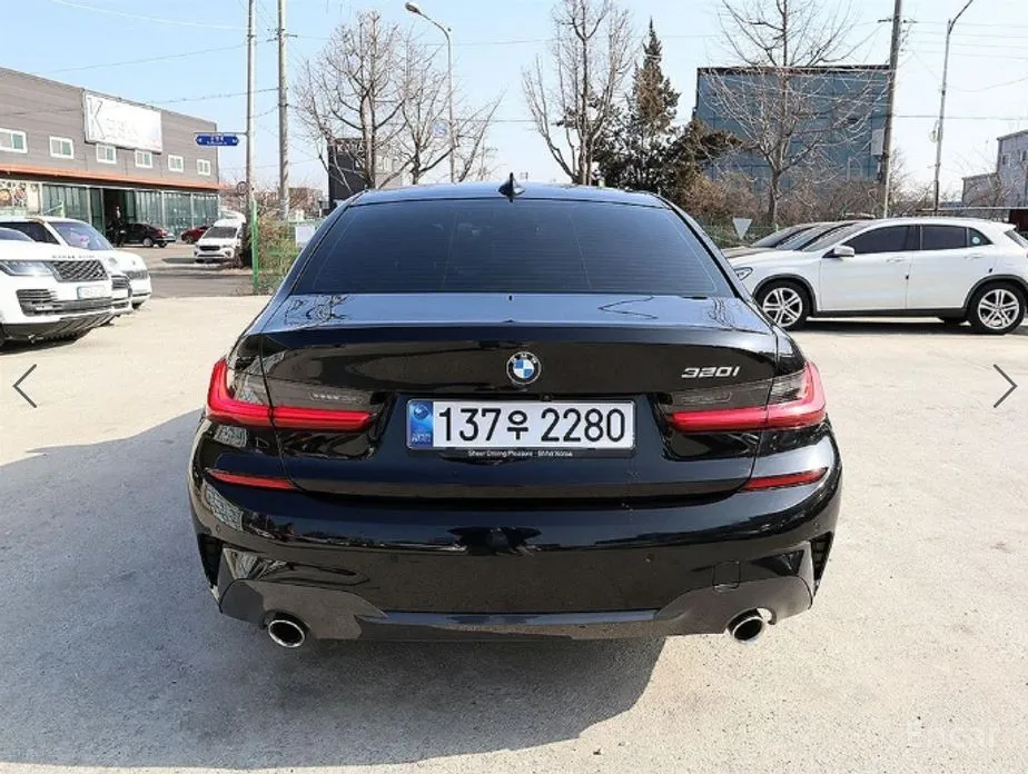 Photo 4 - BMW 3 Series