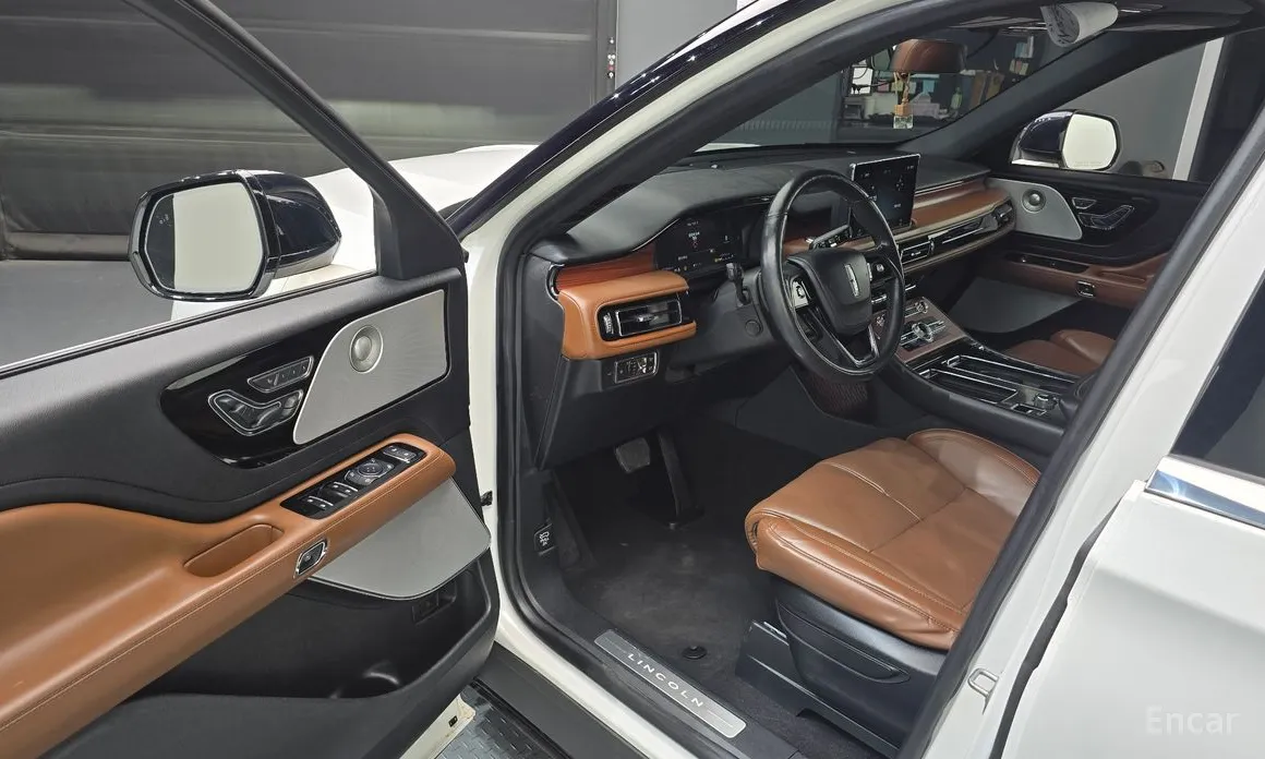 Фото 10 - Lincoln Aviator