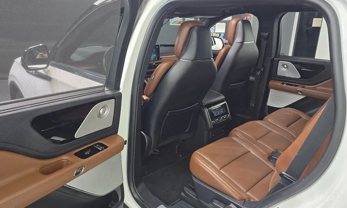 Фото 11 - Lincoln Aviator