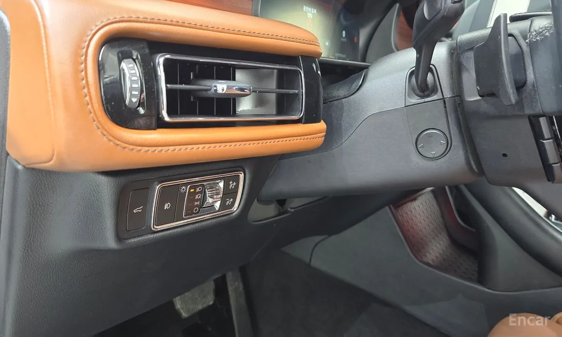 Фото 15 - Lincoln Aviator