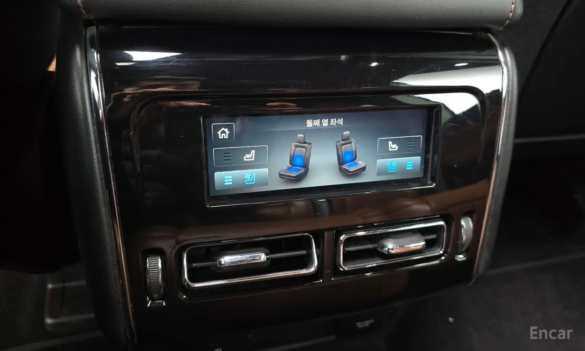 Фото 17 - Lincoln Aviator