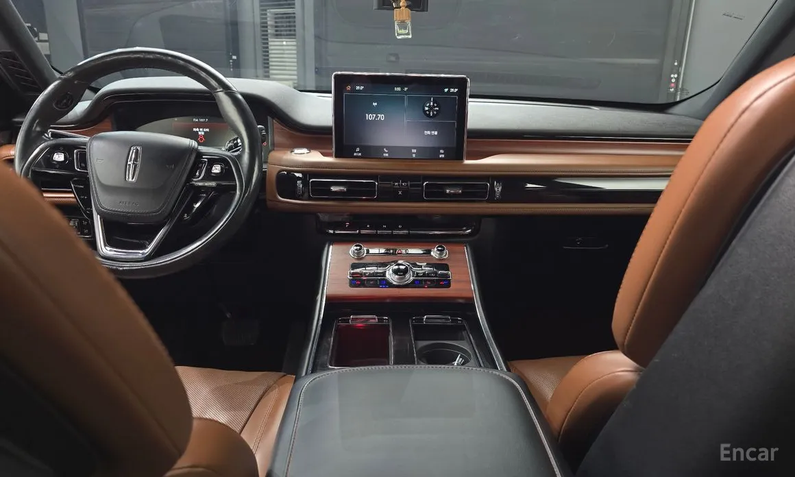 Фото 18 - Lincoln Aviator