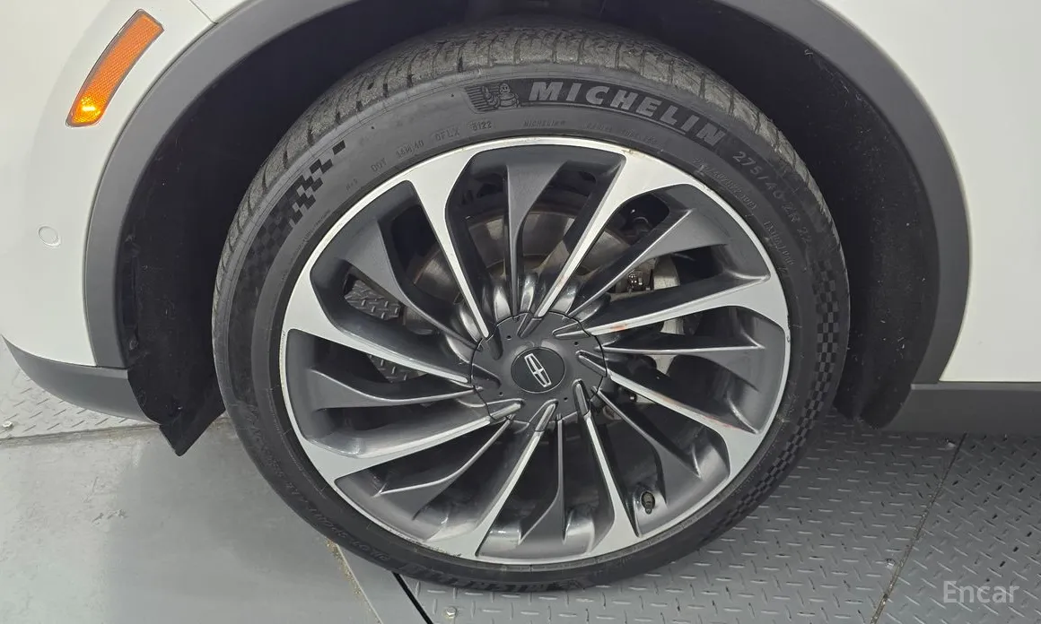 Фото 5 - Lincoln Aviator